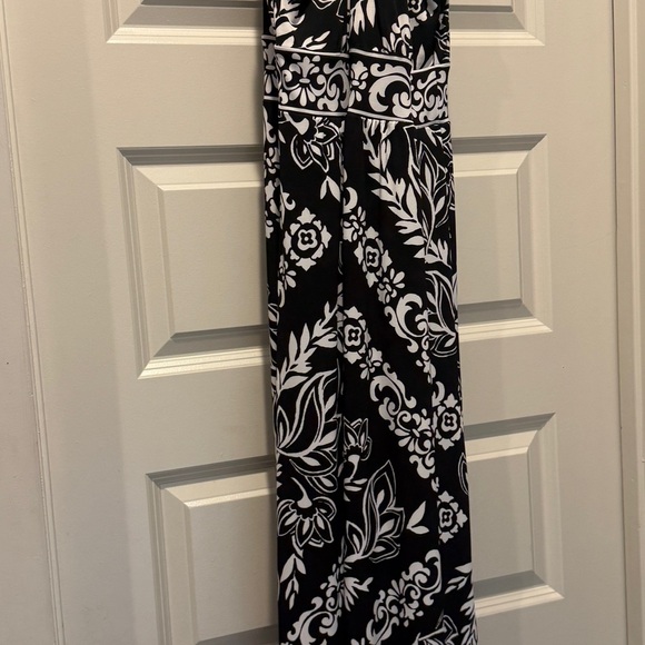 White House Black Market Black and White Maxi Dress - Picture 3 of 9